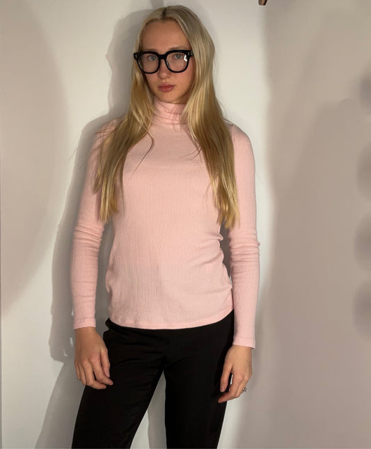 PINK RIBBED TURTLENECK